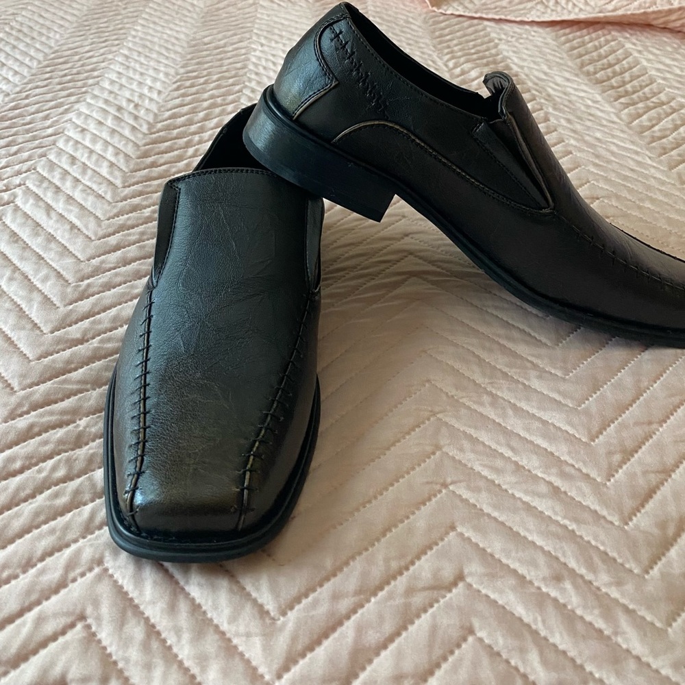 Shoes - Picture 2 of 4